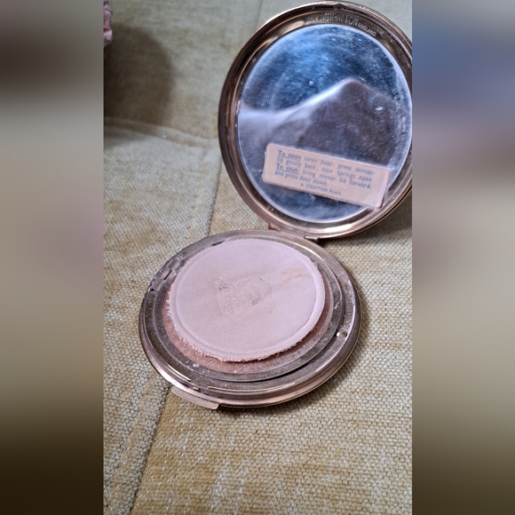 Floral Compact Mirror - Picture 3 of 4